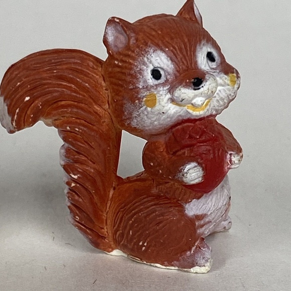 Sold! Vintage 1986 Hallmark Merry Miniature Christmas Chipmunk - plus 2 others - Picture 4 of 8